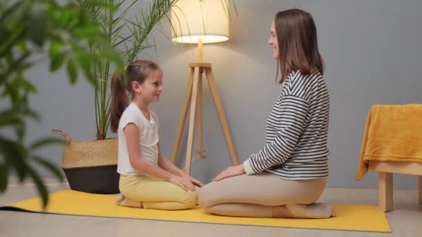 Vyvážená Energie Doma Wellness Mezi Matkou Dcerou Fitness Pro Celou — Stock video