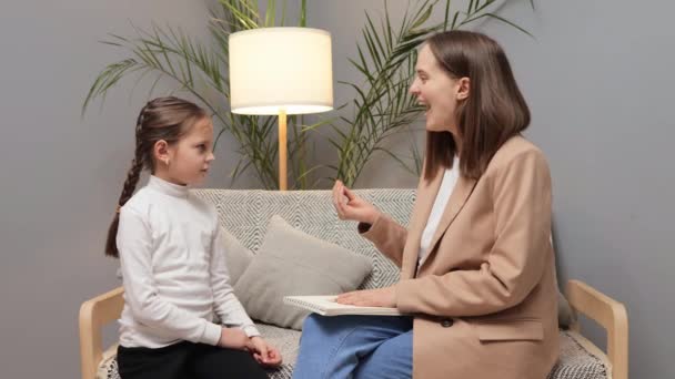 Bildung Für Kinder Hause Menschen Die Therapeutische Tätigkeiten Ausüben Stotterndes — Stockvideo