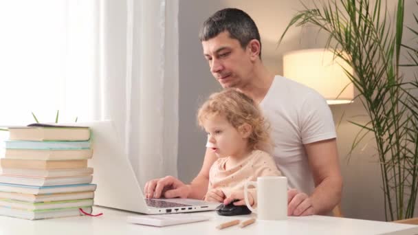 Οικογενειακός Χρόνος Μια Απομακρυσμένη Δουλειά Συμβουλές Για Δουλειά Από Σπίτι — Αρχείο Βίντεο