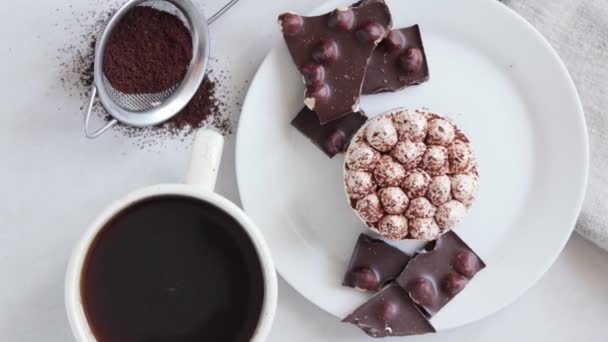 Finom Édességekkel Teli Étel Ínyenc Csokoládé Élmények Egy Tányéron Édes — Stock videók
