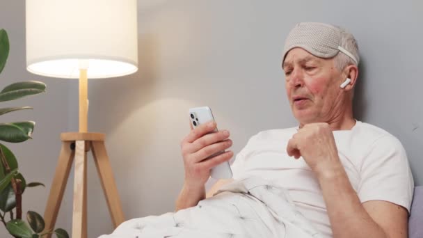 Sad Upset Unhealthy Caucasian Senior Man Sleeping Mask Having Video — Stock Video