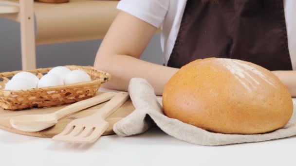 Φρέσκο Ψωμί Αρτοποιείο Δημητριακών Γεύμα Του Μπέικερ Φούρνος Δημητριακών Δημητριακά — Αρχείο Βίντεο