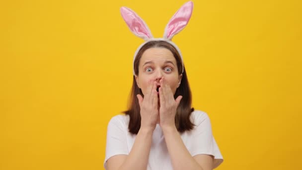 Shocked Scared Caucasian Woman Wearing Rabbit Ears Headband Posing Isolated — Stock Video