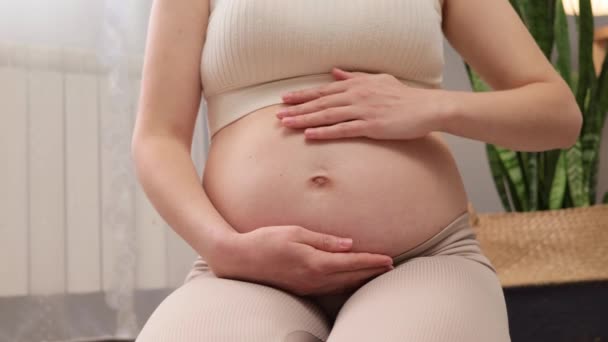 Müstakbel Anne Doğmamış Bebeğini Seviyor Hamilelik Süresince Yeni Bir Hayatın — Stok video