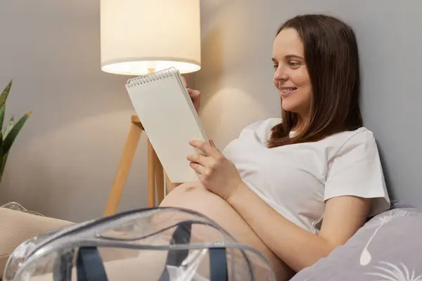 Baby Expecting Good Looking Caucasian Pregnant Woman Dressing Casually Sitting — Stock Photo, Image