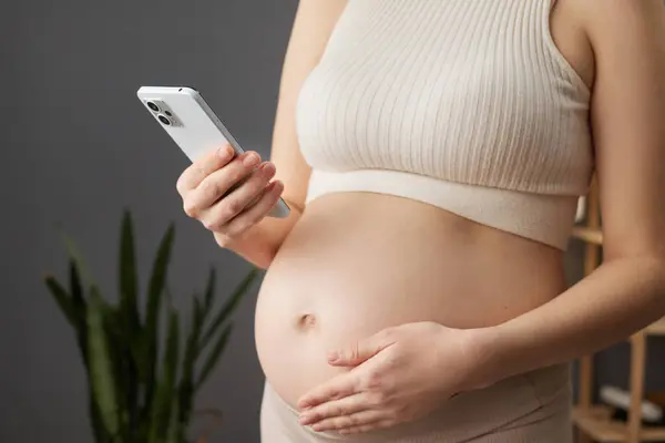 Closeup Pregnant Woman Smartphone Standing Top Bare Belly Using Mobile — Stock Photo, Image