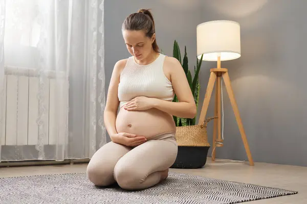 Smiling Pregnant Woman Sitting Floor Touching Her Belly Looking Her — Stock Photo, Image