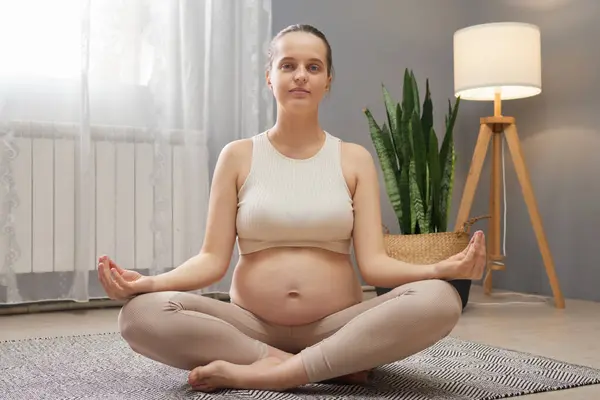 Maternity Wellness Routine Wellbeing Pregnancy Anticipating Mother Yoga Calm Relaxed — Stock Photo, Image