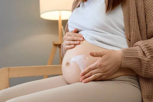 Skin Care Procedures Pregnancy Unrecognizable Pregnant Woman Putting Cream Her — Stock Photo, Image