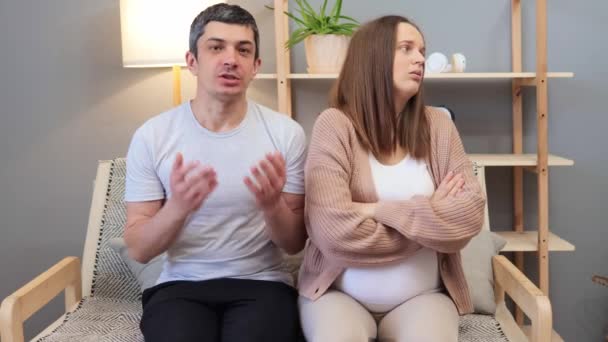 Pasangan Yang Marah Kantor Psikolog Pria Tampan Dan Wanita Muda — Stok Video