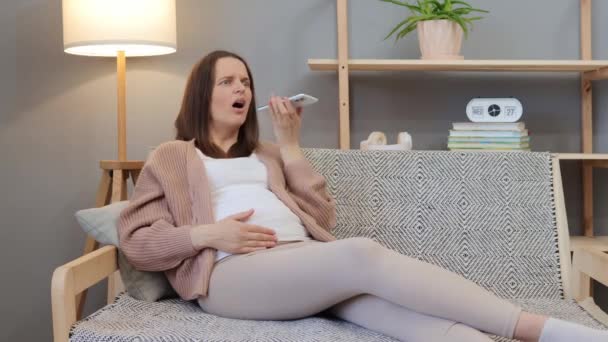 Worries Pregnant Woman Labor Calling Hospital Feeling Pain Saying Starting — Stock Video