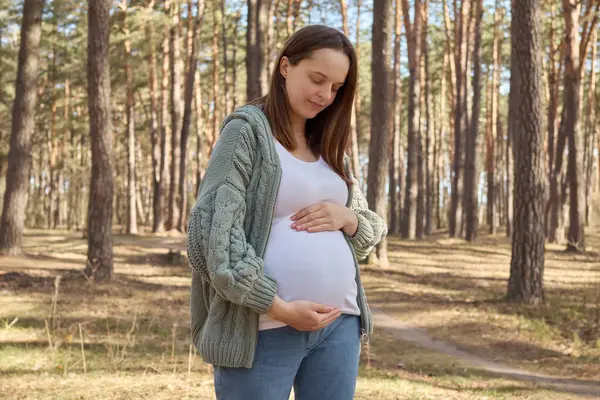 Adorable Gentle Brown Haired Caucasian Pregnant Woman Waking Spring Forest — Stock Photo, Image