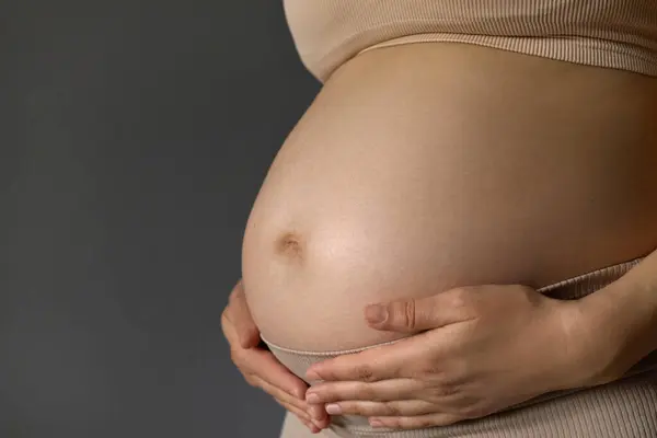Tiempo Embarazo Tiempo Espera Mujer Embarazada Adulta Joven Desconocida Tocando Imagen De Stock