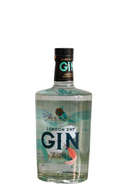 Brüksel, Belçika - 10 Kasım 2022; Orijinal Marie Galante cin şişesi beyaz arka planda izole edildi. Popüler içecek markası