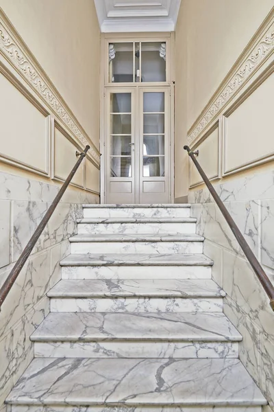 계단을 화이트 계단이야 — 스톡 사진