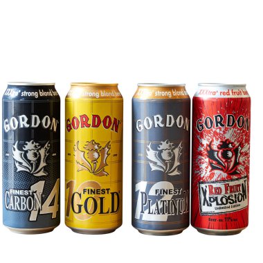 Brüksel, Belçika - 21 Temmuz 2023; Beyaz arka planda aile biraları Gordon, Belçika yapımı. Popüler içecek markası