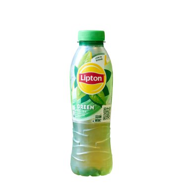 Brüksel, Belçika - 21 Temmuz 2023; Beyaz arka planda bir şişe Lipton Ice Tea, Belçika yapımı. Popüler içecek markası