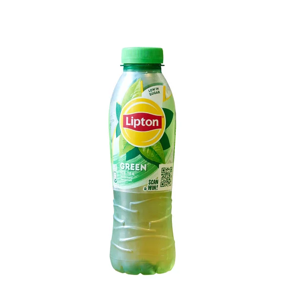 ベルギー ブリュッセル 2023 ベルギーのために作られた白い背景にリプトンアイスティーのボトル 人気の飲料ブランド — ストック写真