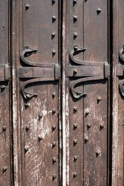 Szczegóły Bliska Średniowieczne Drzwi Katedry Dinant Belgijska Prowincja Liege Belgia — Zdjęcie stockowe