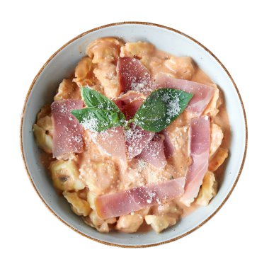 Tortellini ve San Daniele jambonu yukarıdan izleniyor.