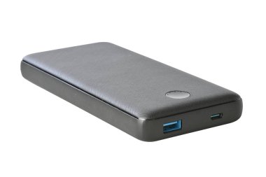Beyaz arkaplanda usb portu ve usb c portu olan siyah güç bankası