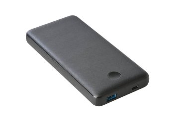 Beyaz arkaplanda usb portu ve usb c portu olan siyah güç bankası