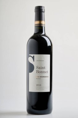 Brüksel, Belçika - 18 Şubat 2025; Saint Bonnet cru Burjuva Medoc 'un editörel resimli resmi