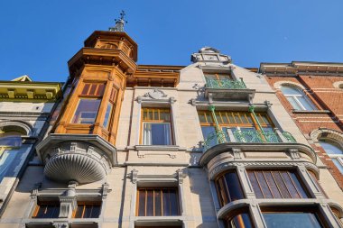 Yeni yenilenmiş eski mimar Frans Hemelsoet 'in evi, neo-rönesans tarzında, Art Nouveau aksanıyla, Brüksel mimari mirasının bir parçası olarak listelendi.. 