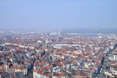 Sisli bir günde Brüksel 'in kuzeyinde hava manzarası