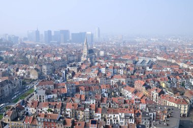 Sisli bir günde Brüksel 'in kuzeyinde hava manzarası