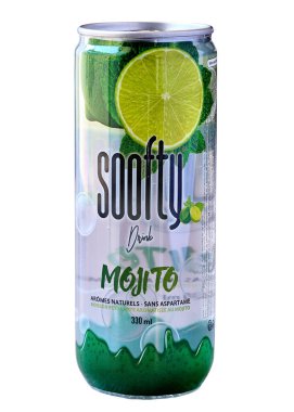 Brüksel, Belçika - 9 Nisan 2025; Tatlı karbonatlı içecek konservesi Soofty Mojito beyaz arka planda izole edilmiş.
