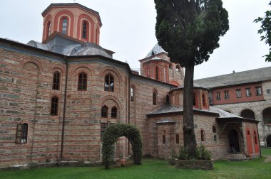İviron Manastırı Athos Dağı üzerine inşa edilmiş bir manastır.
