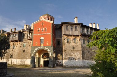 İviron Manastırı Athos Dağı üzerine inşa edilmiş bir manastır.