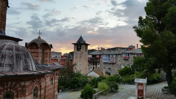 Vatopedi Manastırı Athos Dağı üzerine inşa edilmiş bir manastır.