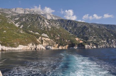 Athos Dağı 'ndaki dağlar ve deniz