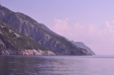 Athos Dağı 'ndaki dağlar ve deniz