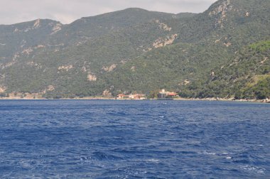 Dafni Athos Dağı üzerine kurulmuş bir yerleşim birimidir.