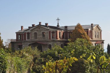 Karyes, Athos Dağı üzerine kurulmuş bir yerleşim yeridir.