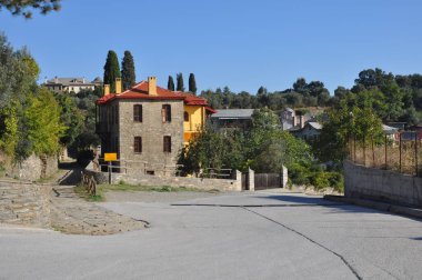 Karyes, Athos Dağı üzerine kurulmuş bir yerleşim yeridir.