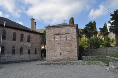 Karyes, Athos Dağı üzerine kurulmuş bir yerleşim yeridir.