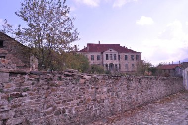 Karyes, Athos Dağı üzerine kurulmuş bir yerleşim yeridir.