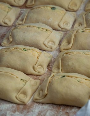 Geleneksel Kıbrıs Rum Flaouna Lezzetli Paskalya Peynirli Ekmeği. Flaolar geleneksel olarak Kıbrıslı Ortodoks tarafından Paskalya için hazırlanıyor..