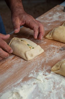 Geleneksel Kıbrıs Rum Flaouna Lezzetli Paskalya Peynirli Ekmeği. Flaolar geleneksel olarak Kıbrıslı Ortodoks tarafından Paskalya için hazırlanıyor..