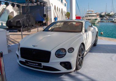 Limasol Boat Show 2023, Limasol Marina 'da. The Car Bentley, Continental GT Limasol Boat Show 2023, Limassol Marina: 18 Mayıs 2023, Limasol, Kıbrıs
