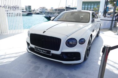 Limasol Boat Show 2023, Limasol Marina 'da. The Car Bentley, Flying Spur at Limasol Boat Show 2023, Limassol Marina: 18 Mayıs 2023, Limasol, Kıbrıs
