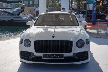 Limasol Boat Show 2023, Limasol Marina 'da. The Car Bentley, Flying Spur at Limasol Boat Show 2023, Limassol Marina: 18 Mayıs 2023, Limasol, Kıbrıs