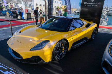 Limasol, Kıbrıs - 23 Mayıs 2024: Limasol Boat Show 2024, Limasol Marina, güzel Maserati arabaları.