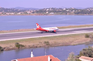 Korfu, Yunanistan - 05 Ekim 2012: Yunanistan 'ın güzel Korfu adası Korfu Uluslararası Havalimanı 