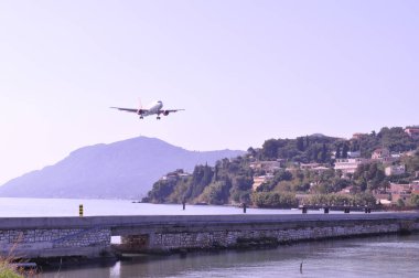 Korfu, Yunanistan - 05 Ekim 2012: Yunanistan 'ın güzel Korfu adası Korfu Uluslararası Havalimanı 