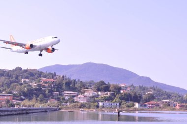 Korfu, Yunanistan - 05 Ekim 2012: Yunanistan 'ın güzel Korfu adası Korfu Uluslararası Havalimanı 